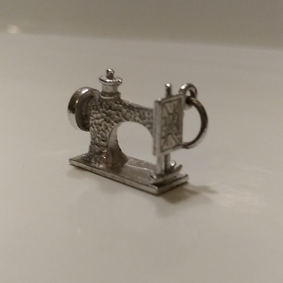 Sterling sewing machine charm - Picture 5 of 6